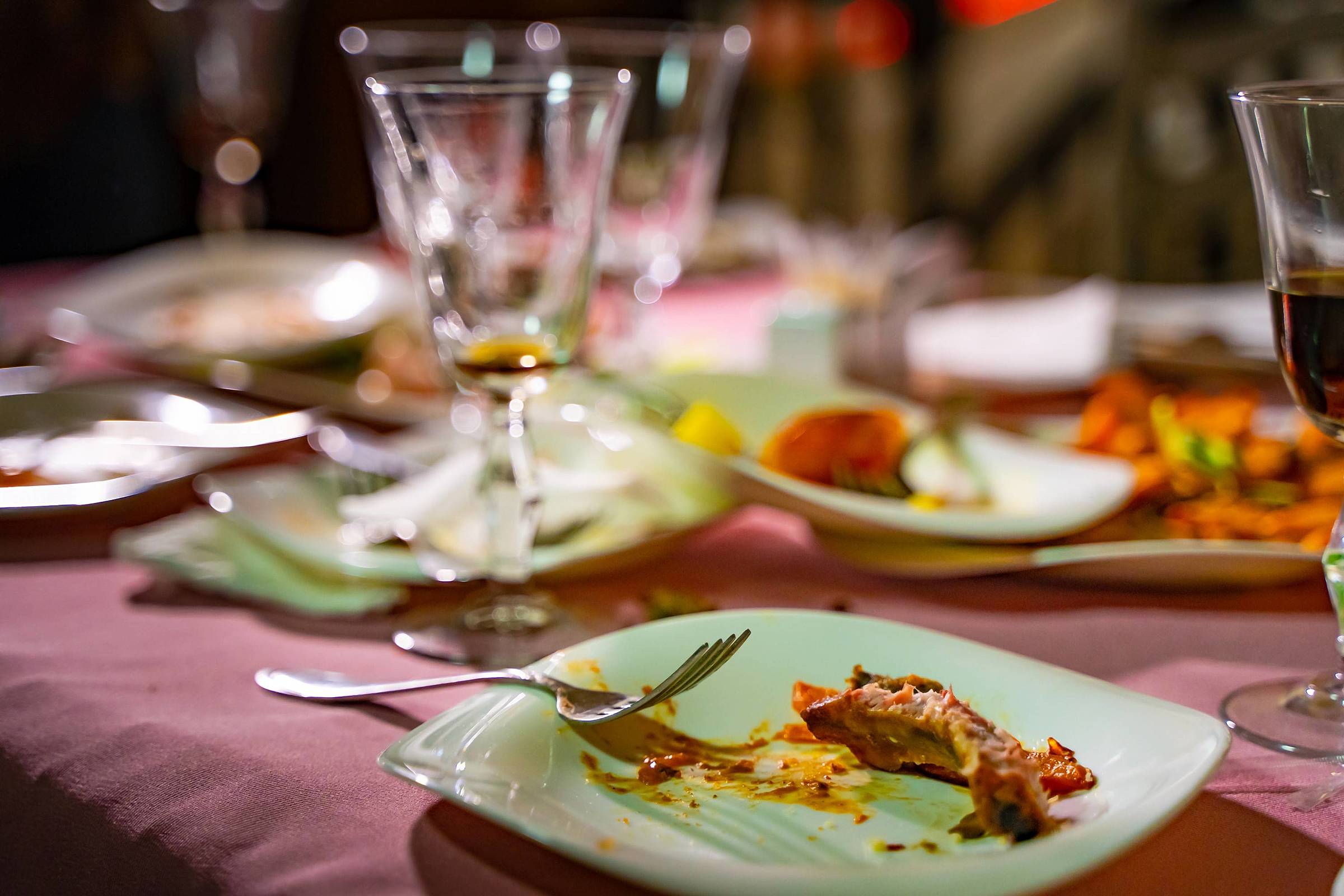 Mais de 60% dos restaurantes geram sobras de alimentos, mas só 37