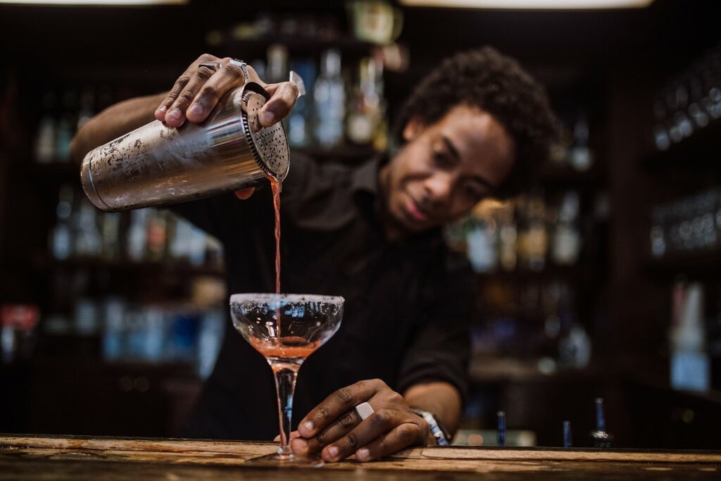 Dia do Bartender: onde os bartenders bebem? Confira dicas de lugares