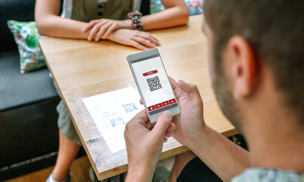 38% dos estabelecimentos já implementaram o cardápio digital QR Code, e outros 25% planejam adotá-lo em breve.