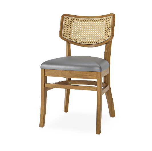 cadeira de madeira com assento acolchoado e encosto de tela sextavada